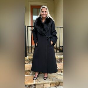 Vintage, 100% wool coat with Fox fur collar .